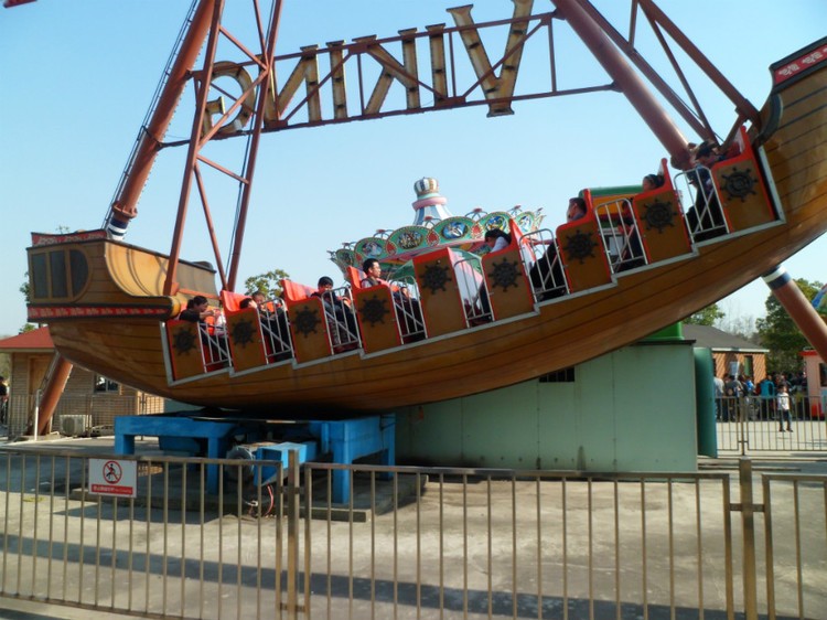 玉林游乐园海盗船